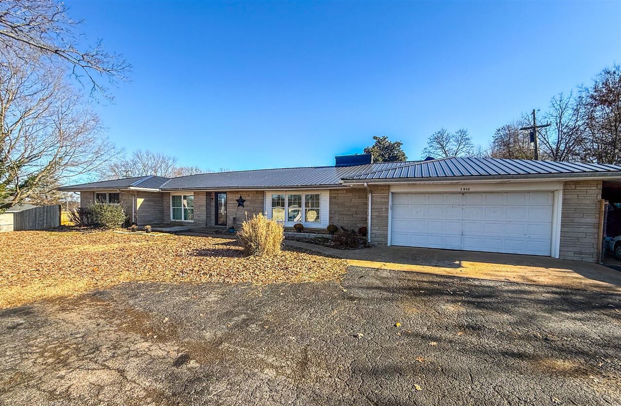 Property Photo:  1916 Old Gallatin Road  KY 42164 