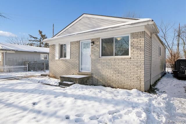 Property Photo:  21615 Colgate Street  MI 48336 