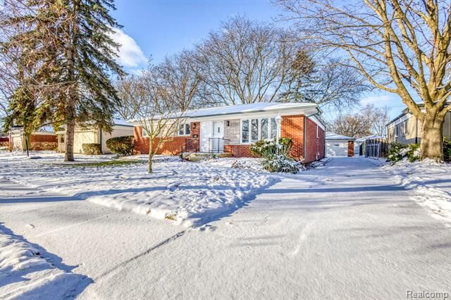 Property Photo:  2703 Downey Drive  MI 48083 