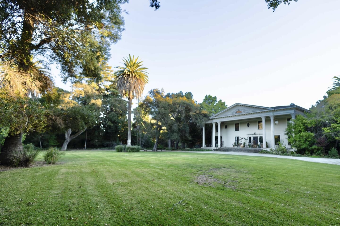 Property Photo: 402 Middlefield Road CA 94027