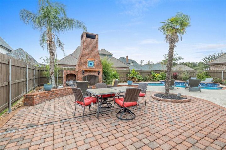 Property Photo: 925 Carondelet Street LA 70605