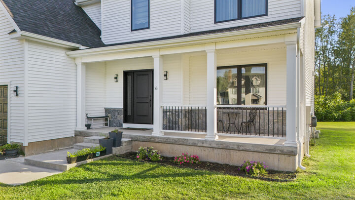 Property Photo:  6 Vinnie Drive  CT 06109 