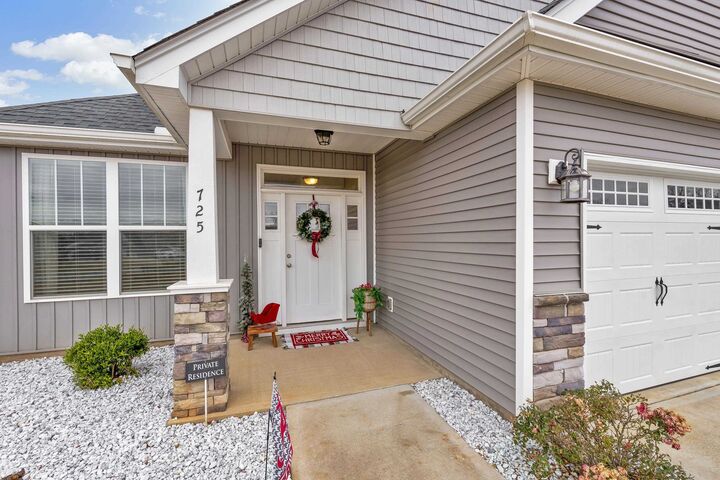 Property Photo:  725 E Osprey Lane  SC 29330 