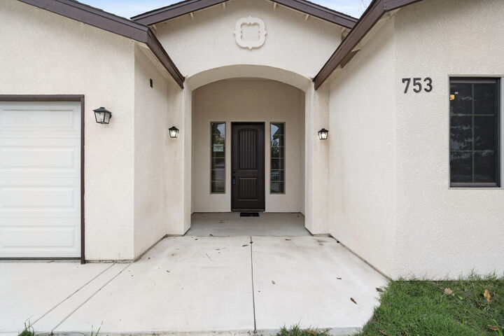 Property Photo: 753 N Brundage Avenue CA 93223