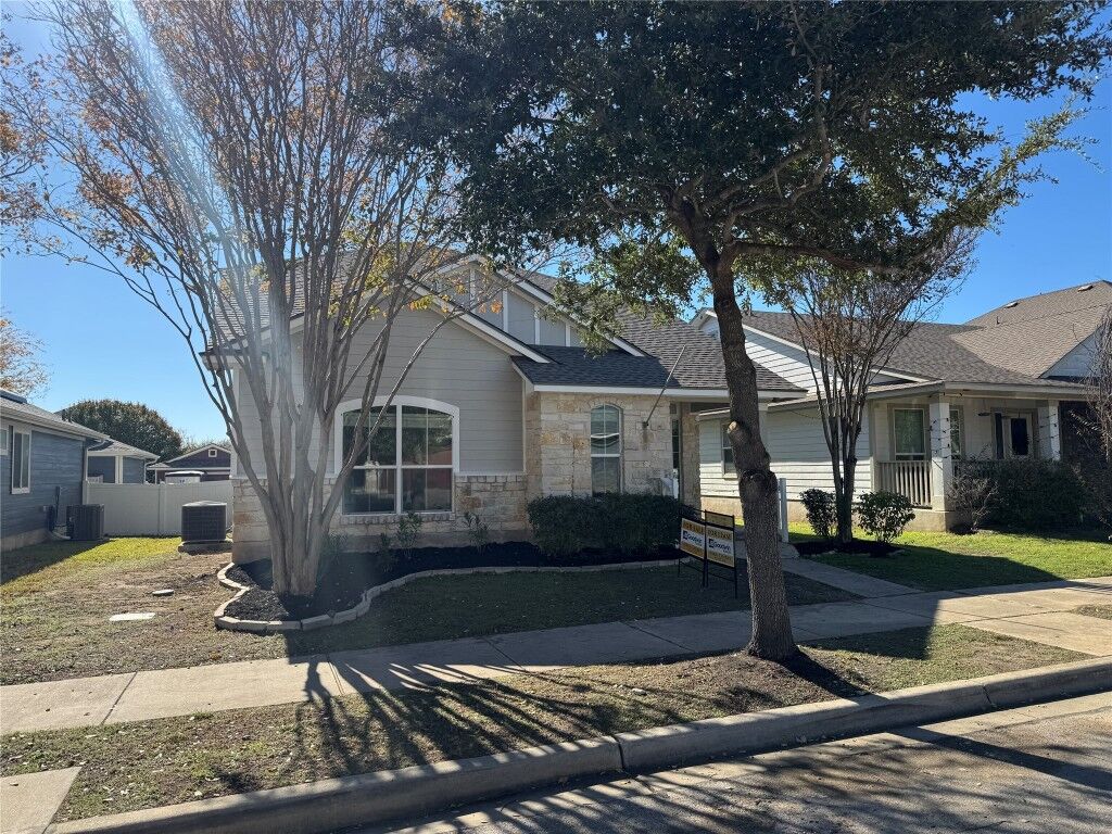 Property Photo: 929 Niobrara River Drive TX 78660