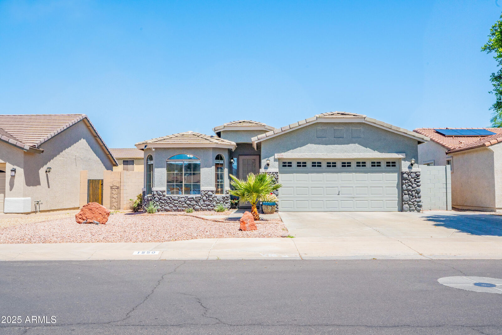 Property Photo:  1550 W Saint Kateri Drive  AZ 85041 