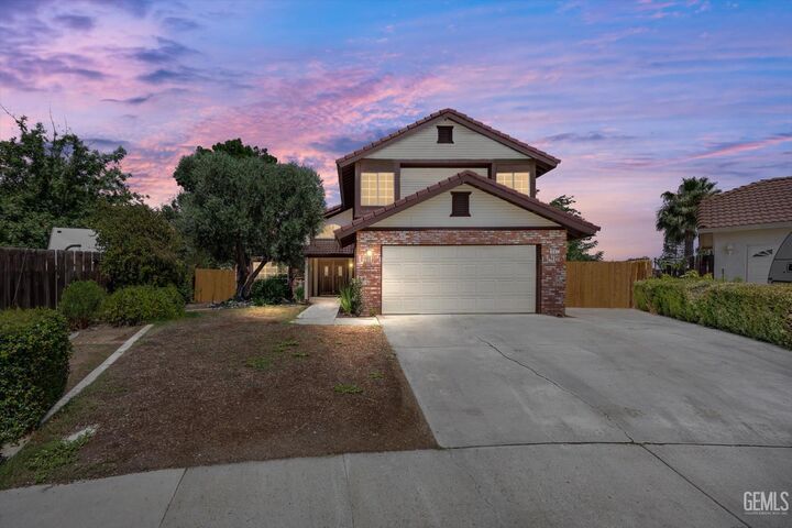 Property Photo: 601 Las Arenas Court CA 93314