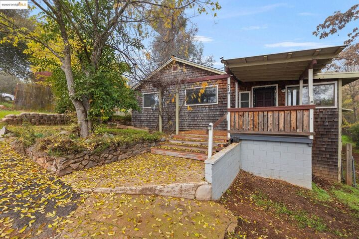 Property Photo: 719 Barretta St CA 95370