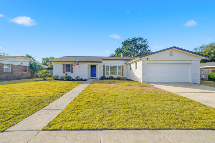 Property Photo:  258 NW Briarwood Circle  FL 32548 