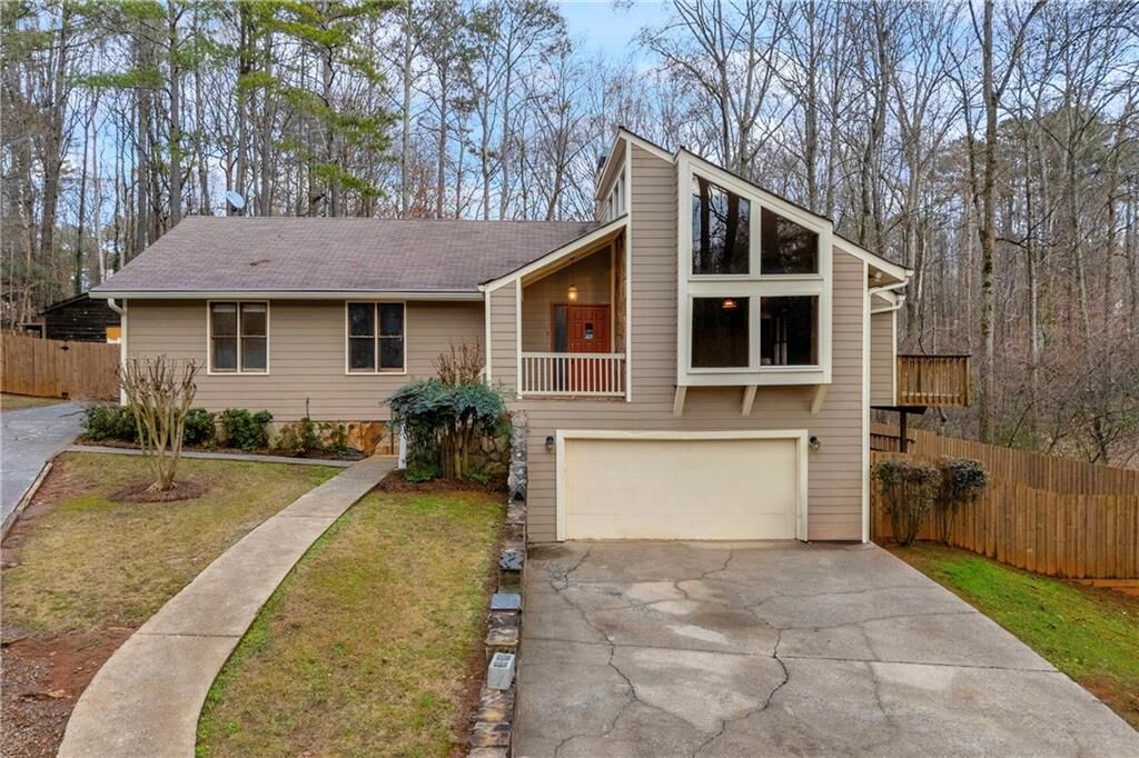 Property Photo:  6302 Valley Stream Drive  GA 30040 