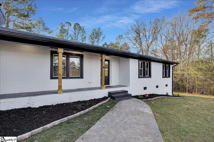 Property Photo: 140 Triangle Road SC 29340