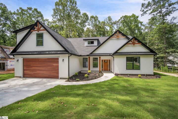 Property Photo: 107 Circle Drive SC 29689