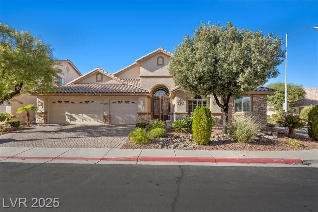 Property Photo: 3704 White Lion Lane NV 89084