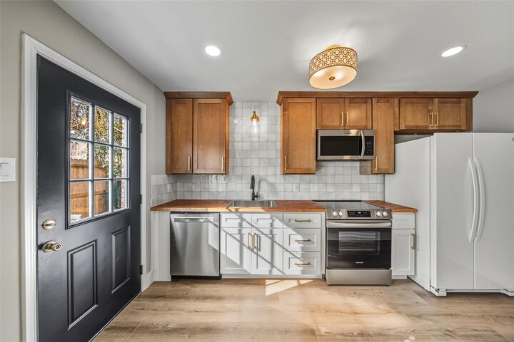 Property Photo: 10370 Longmont Drive TX 77042