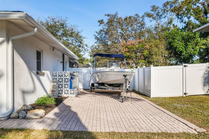 Property Photo:  354 Burke Road  FL 34293 