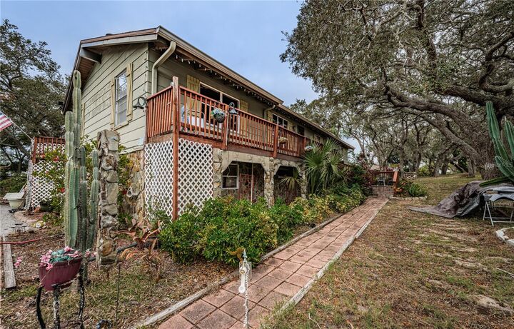 Property Photo:  1112 N Florida Avenue  FL 34688 