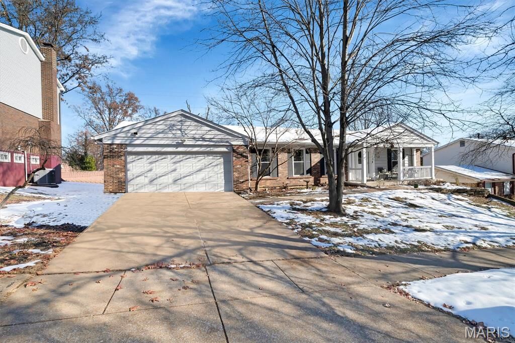 Property Photo: 902 Rusticmanor Circle MO 63011