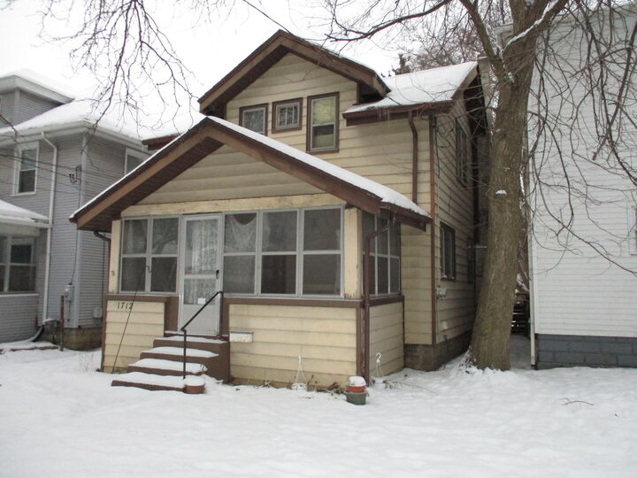 Property Photo: 1712 E Ganson Street MI 49202