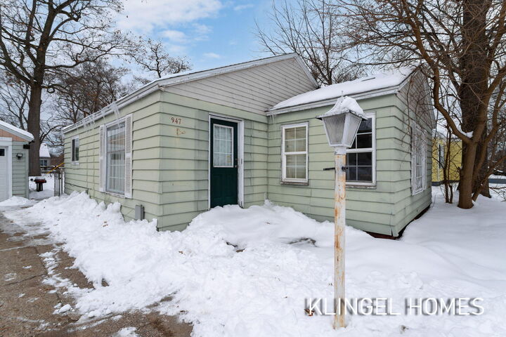 Property Photo: 947 Carlton Street MI 49442