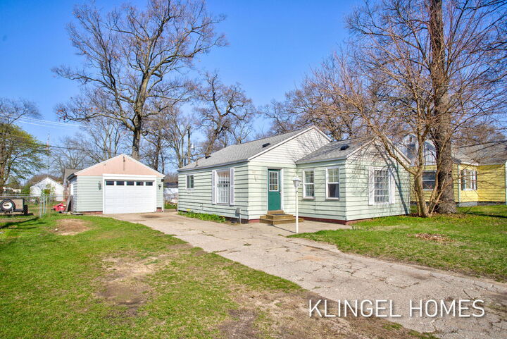 Property Photo:  947 Carlton Street  MI 49442 