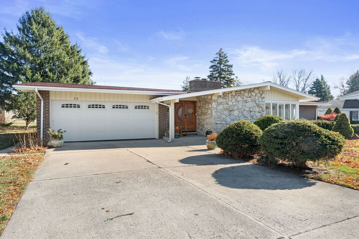 Property Photo: 23 Croydon Lane IL 60523