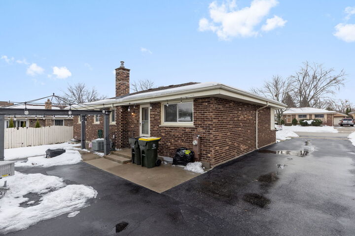 Property Photo:  543 Victoria Lane  IL 60191 