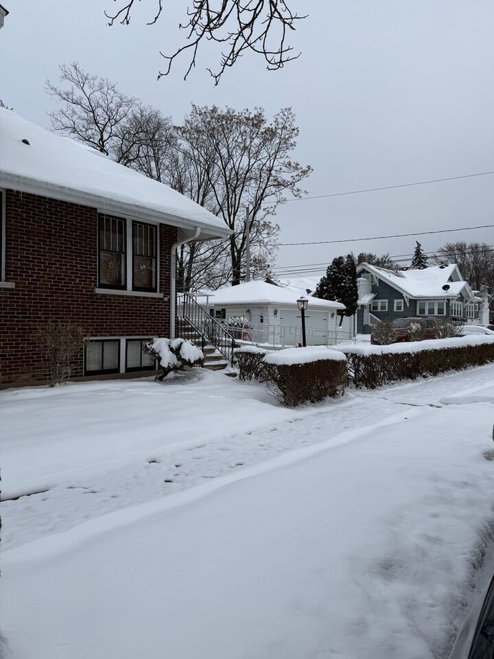 Property Photo:  260 W 15th Place  IL 60411 