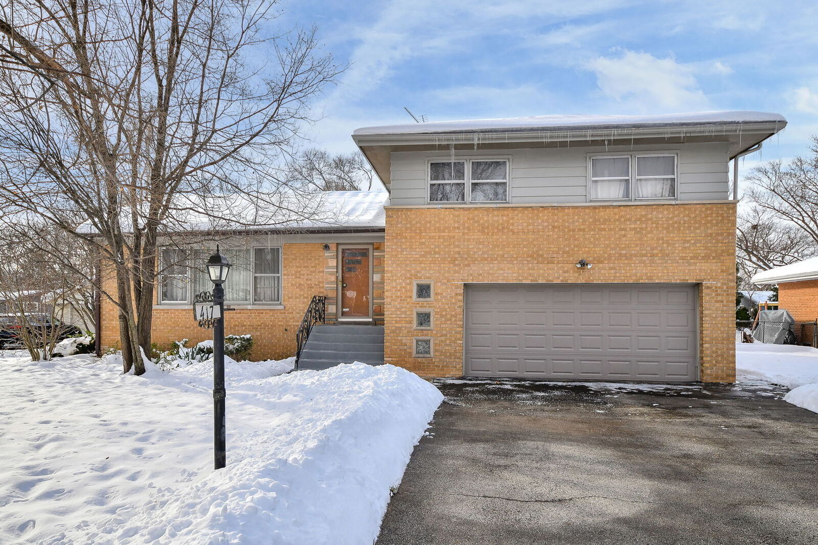 Property Photo:  22W417 Tamarack Drive  IL 60137 