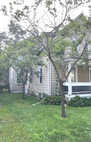 Property Photo: 918 N Ash Street IL 60085