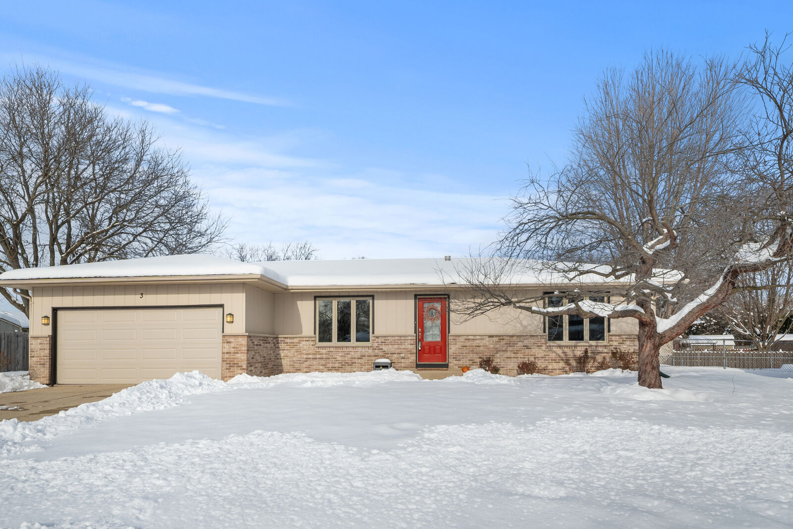 Property Photo: 3 Brandywine Court IL 60177