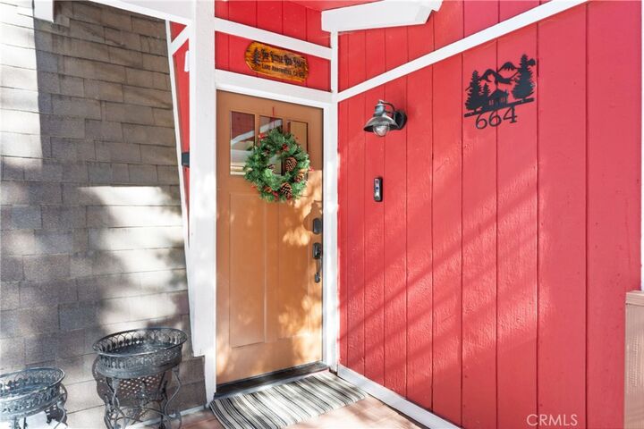 Property Photo: 664 Circle CA 92352