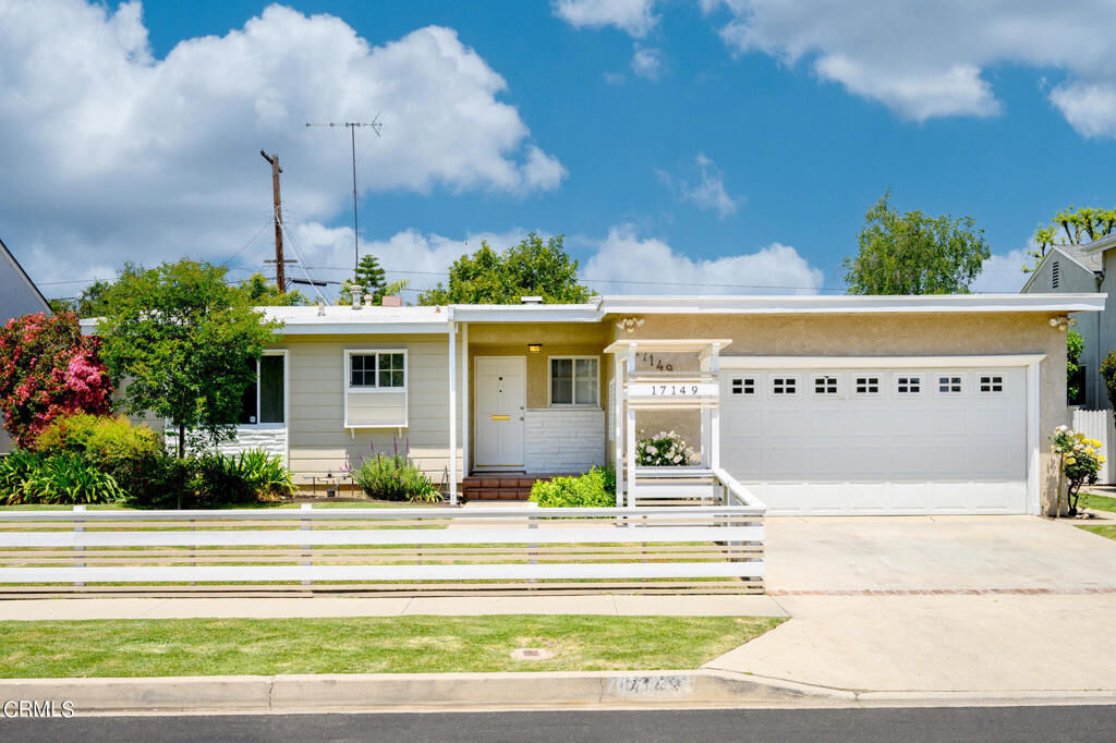 Property Photo: 17149 Bullock Street CA 91316