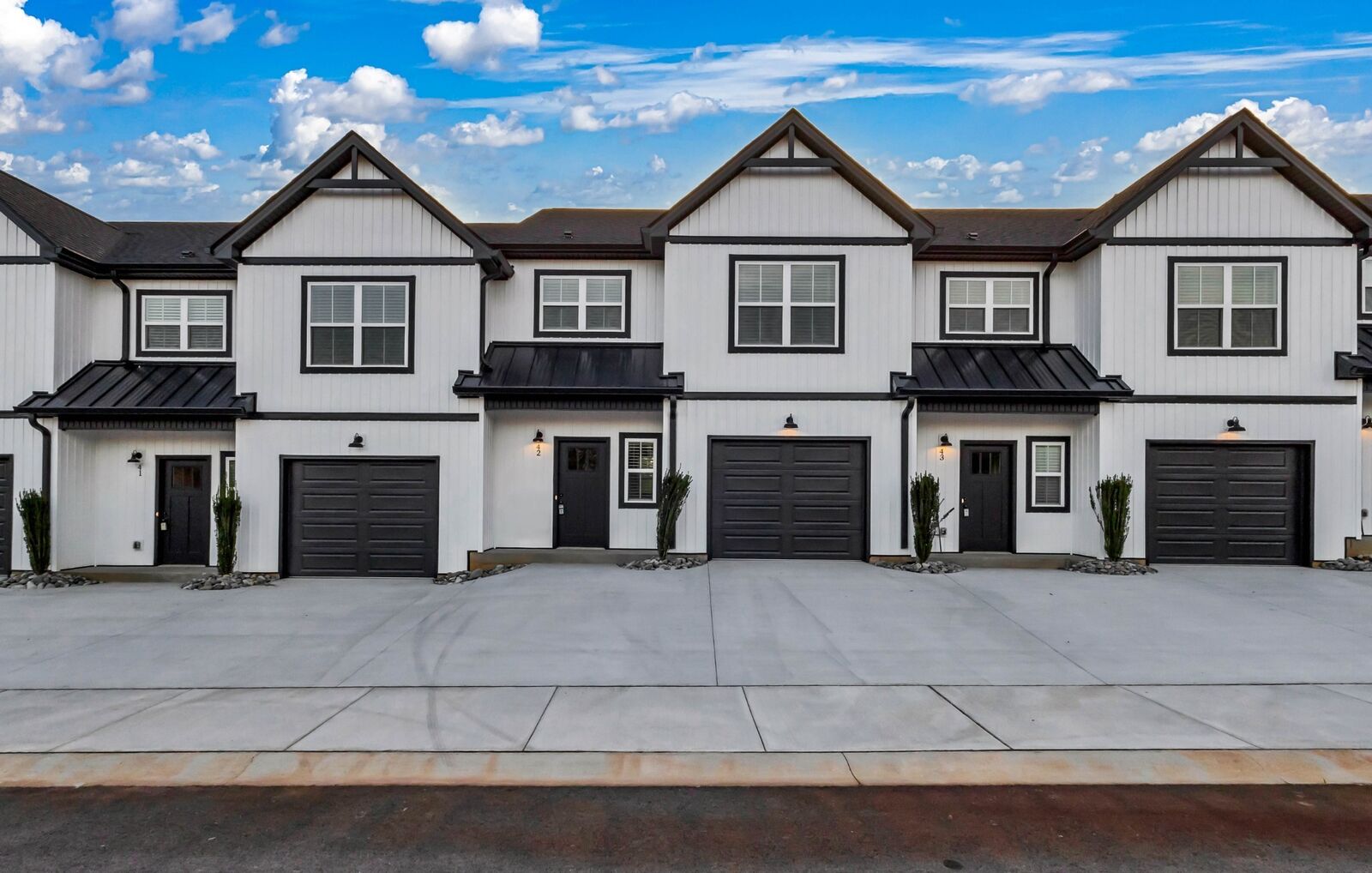 Property Photo: 166 Sango Dr Bldg 6 54 TN 37043