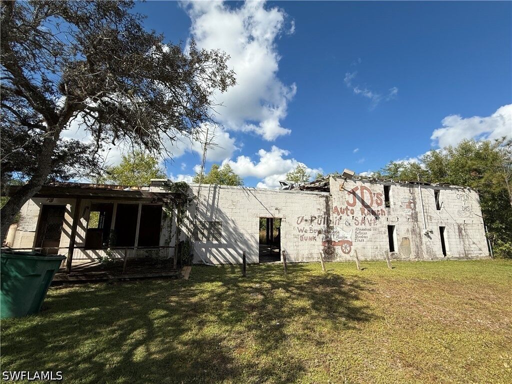 Property Photo: 1607 Auto Ranch Road FL 34114