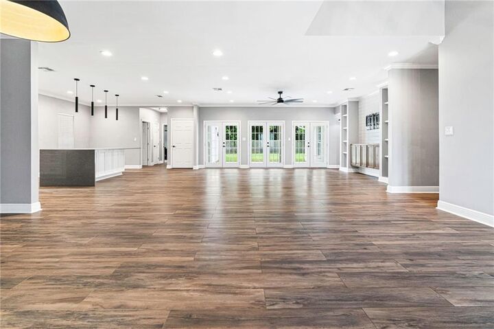 Property Photo: 132 Jennifer Lane LA 70068