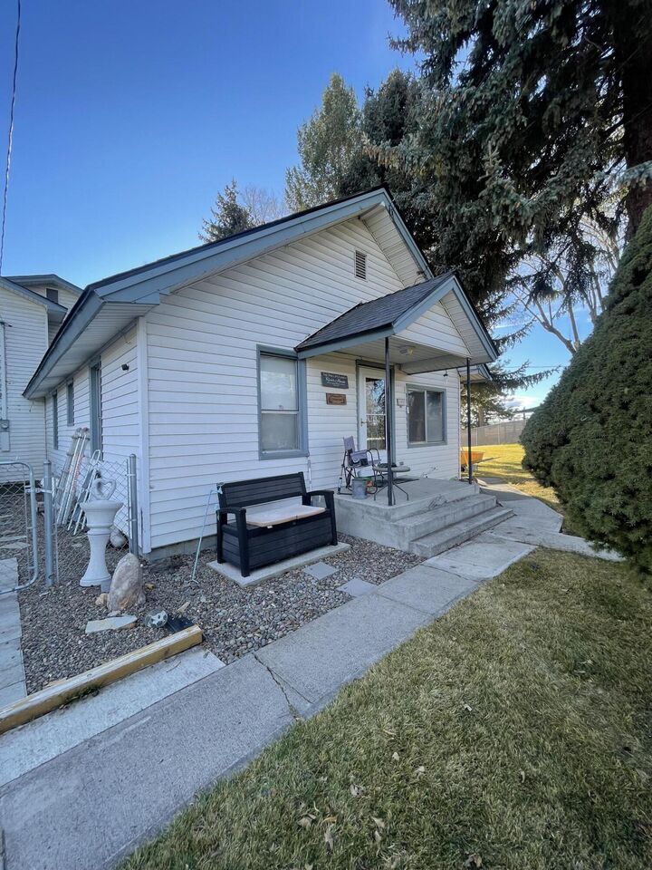 Property Photo:  192 W Court Drive  OR 97633 