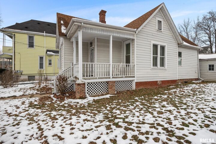 Property Photo: 907 NE Glen Oak Avenue IL 61603