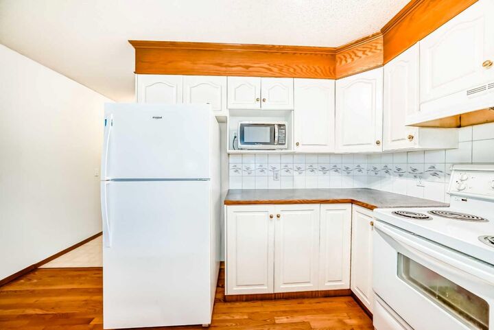 Property Photo: 642 McDougall Road NE 1, 2,,3 AB T2E 4Z7