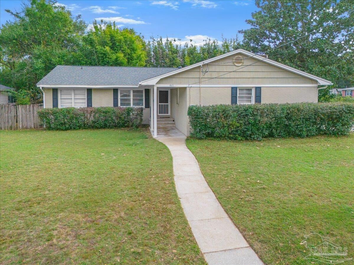 Property Photo:  1813 Copley Dr  FL 32503 