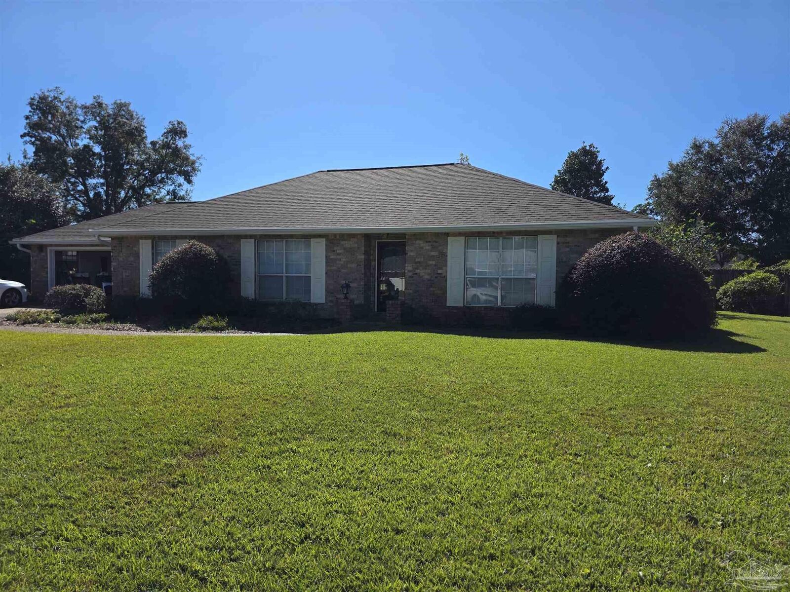 Property Photo: 421 Bunker Hill Dr FL 32506