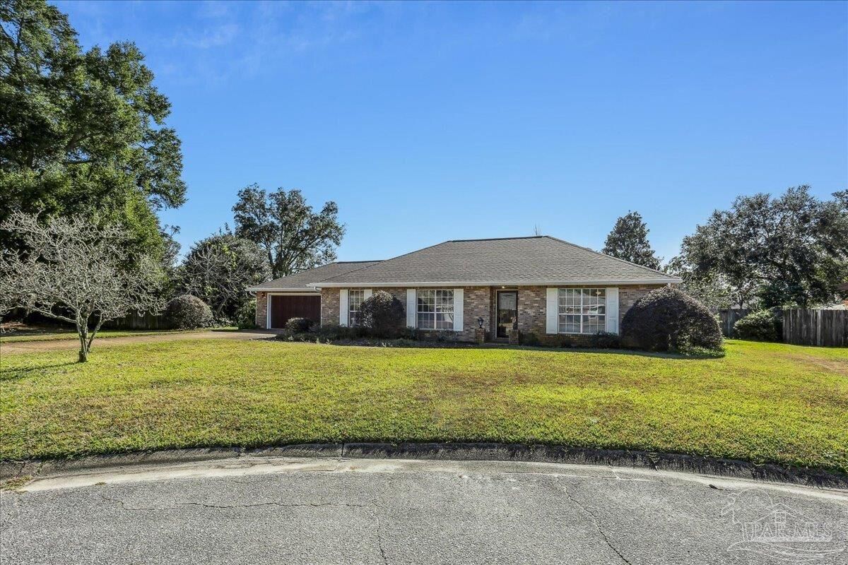 Property Photo: 421 Bunker Hill Dr FL 32506