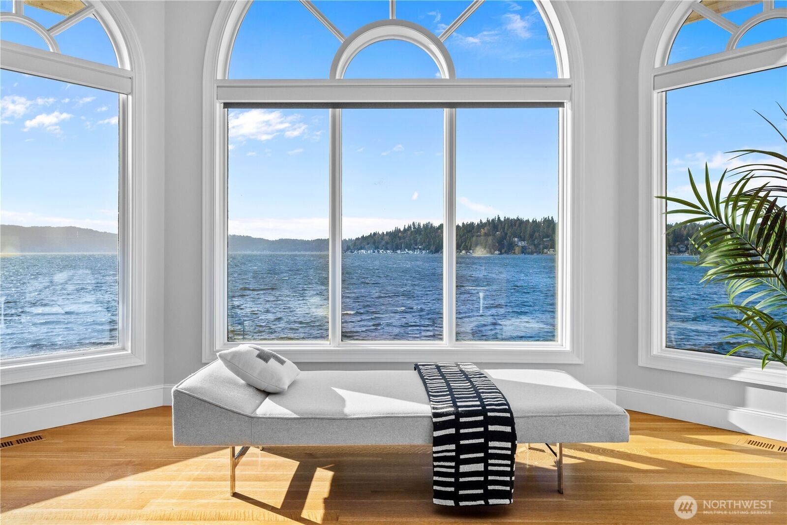 Property Photo: 2819 E Lake Sammamish Parkway NE WA 98074