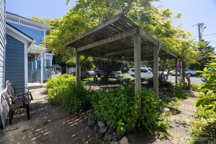 Property Photo:  602 N Main Street  WA 98239 