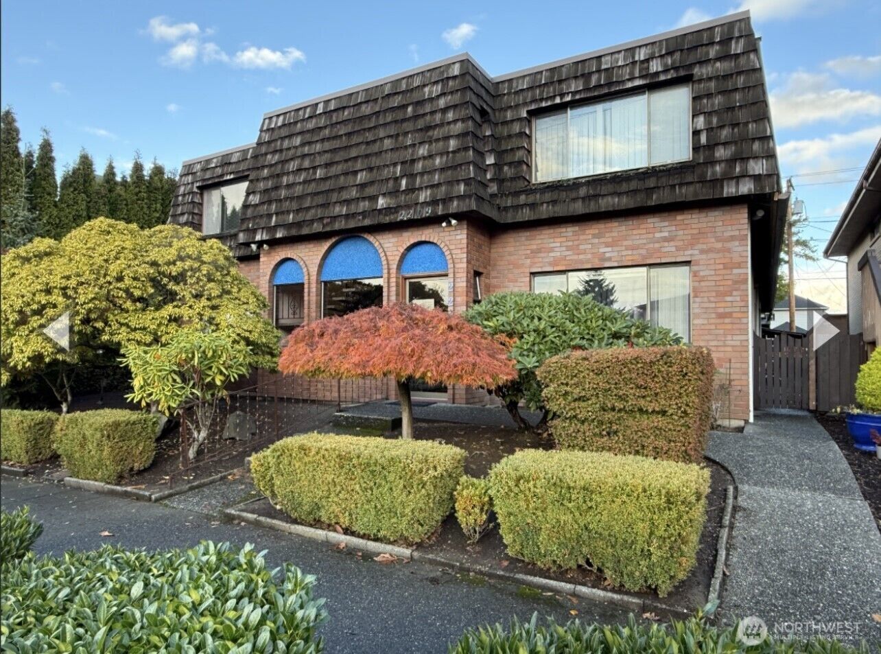 Property Photo: 2209 Colby Avenue 2 WA 98201