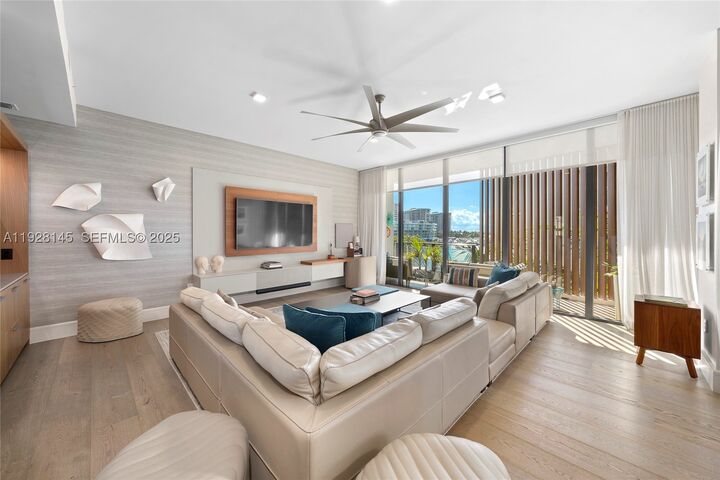 Property Photo:  3581 E Glencoe St 403  FL 33133 