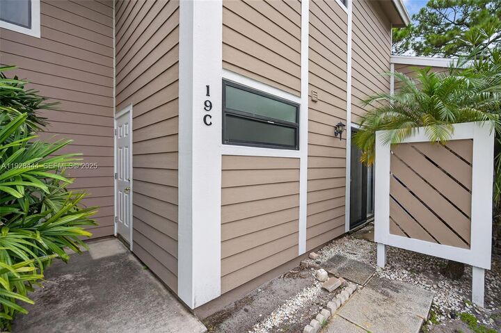 Property Photo: 707 Stonewood Ct 19C FL 33458