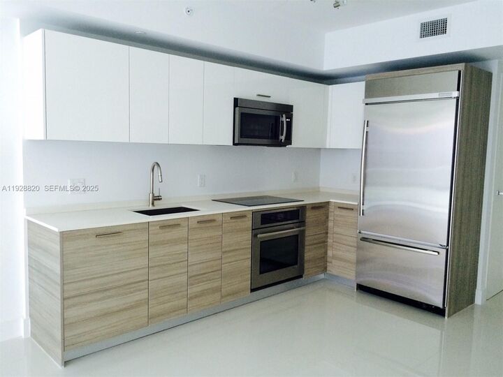 Property Photo: 1300 Brickell Bay Dr 1100 FL 33131