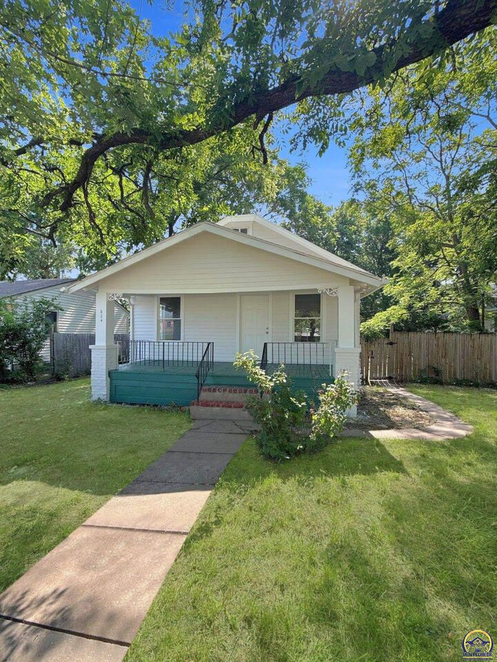 324 SW Macvicar Ave  Topeka KS 66604 photo