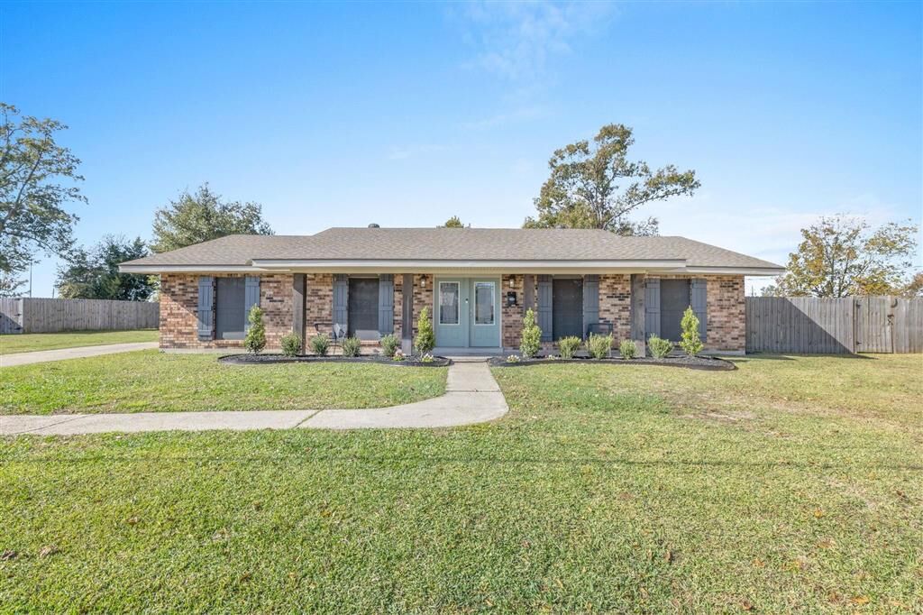 Property Photo:  1709 Matilda Street  LA 70669 
