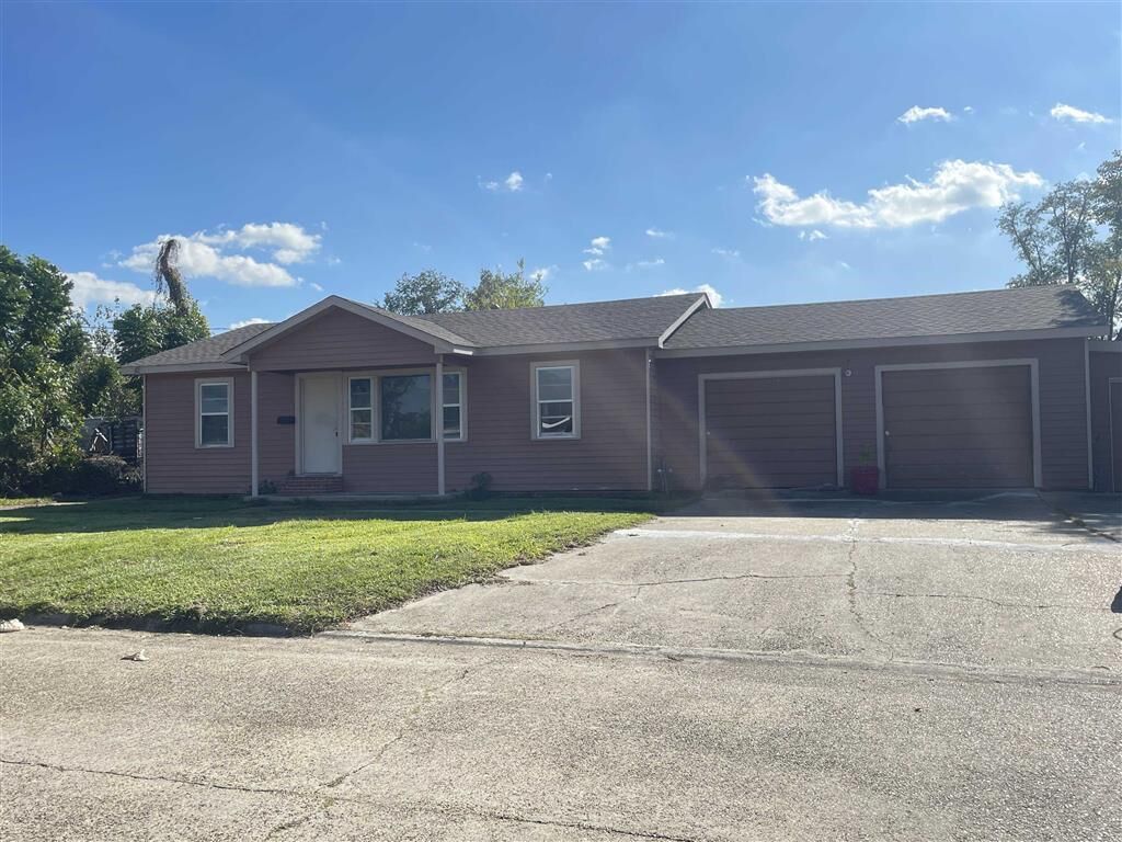 Property Photo: 713 W Hale W LA 70601